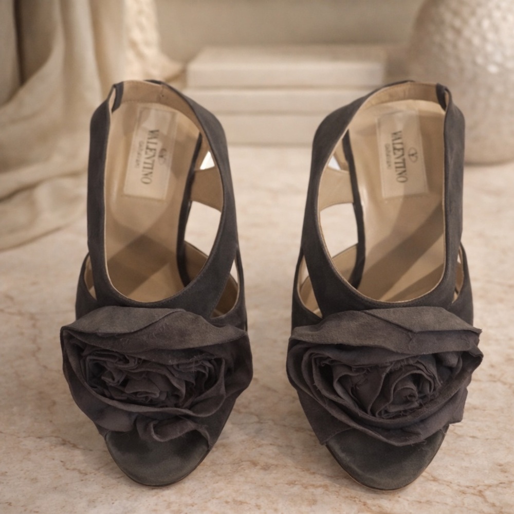 Valentino Garavani Rose Detail Brown Suede Platform Sandals –‎ 8